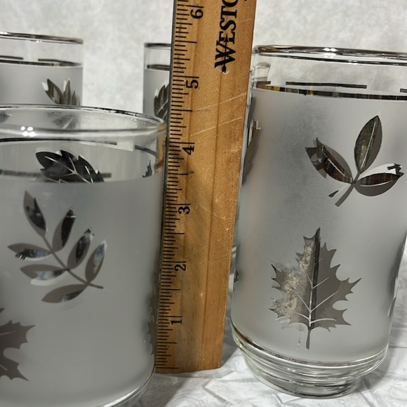 Set of 4 vintage Libbey frosted leaf tumblers 3 5.5 inches tall 1 4.5 inches - Picture 3 of 12